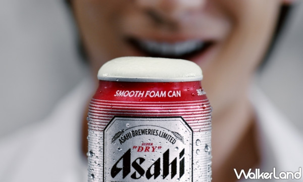 日本極泡罐來了！日系啤酒控一定要喝「ASAHI SUPER DRY 極泡罐」正式登台，日本便利店才有的「生啤般綿密細緻泡沫」口感、真的來了。