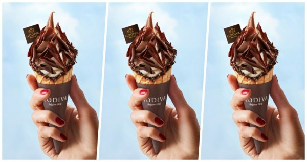又有藉口開吃！GODIVA「巧克力霜淇淋第2隻半價」三天不限量，新版「加量巧克力脆片」超過癮。