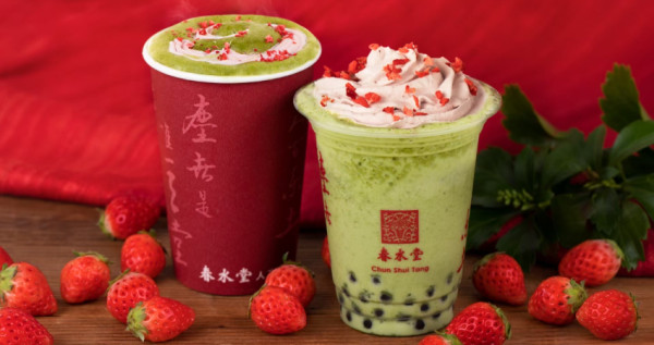 草莓控的季節來了！日本春水堂新品「草莓抹茶珍奶」一路賣到明年，人氣經典「草莓抹茶古早味蛋糕」同步強勢回歸，一舉攻陷草莓控和抹茶控味蕾。