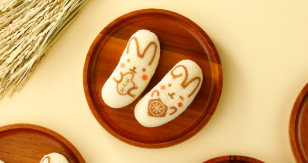 超萌兔兔一口咬下去！日本超狂25款「兔年芭娜娜」海量登場，限時13天販售「2023新春兔兔包裝」，錯過就要再等12年。