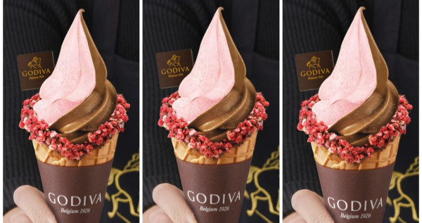 GODIVA草莓來了！最搶手「GODIVA草莓霜淇淋」撒滿草莓顆粒、草莓粉超過癮，限量登場「GODIVA草莓霜淇淋」哄女友開心。