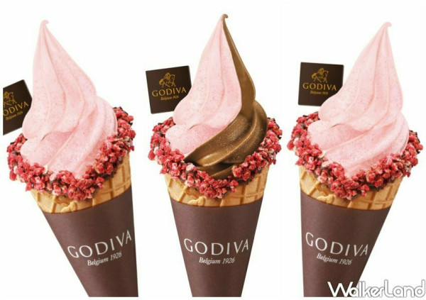 草莓霜淇淋半價！GODIVA草莓霜淇淋推出「第二支半價」限時優惠，以GODIVA白巧克力為基底的草莓霜淇淋、堪稱必吃的存在。