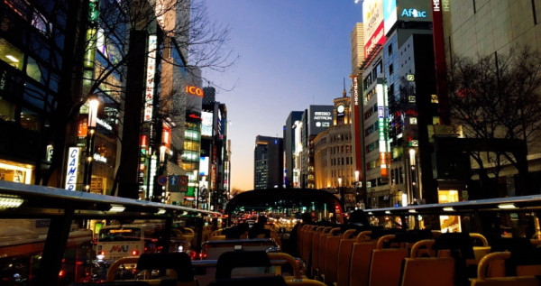 夜貓專屬東京行程！東京3大「深度夜遊行程」爆玩一波，近距離賞晴空塔「獨木舟夜划」、浪漫感受海風「星空巴士」，體驗東京璀璨夜晚。