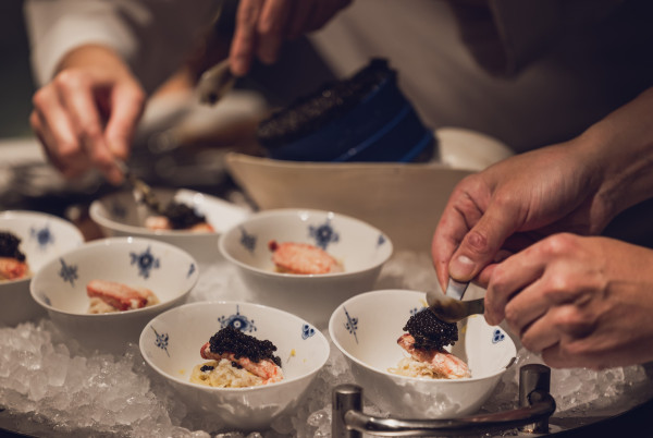高雄頂級料理！Ukai-tei Kaohsiung攜手皇家哥本哈根打造全新5月初夏菜單，每一口都讓人驚訝、每一口都讓人回味無窮。