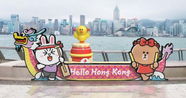 熊大划龍舟！端午節限定「香港龍舟賽」LINE FRIENDS打卡點超萌，熊大划龍舟、莎莉吃粽子打卡點一定要朝聖。