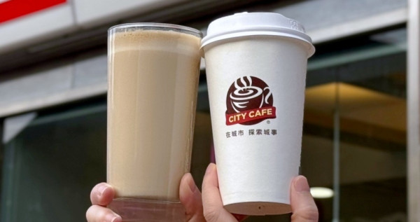 小七咖啡買2送2！7-ELEVEN新品「厚乳拿鐵」奶量增加20％，黑五優惠「小七咖啡買2送2」優惠先搶。
