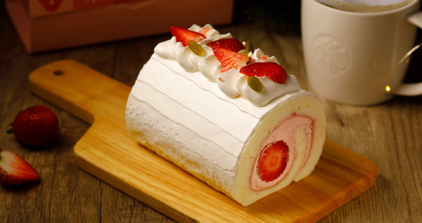 星巴克草莓生乳捲回歸！日本人耶誕必吃「草莓奶油蛋糕」限定開賣，草莓控揪吃星巴克。