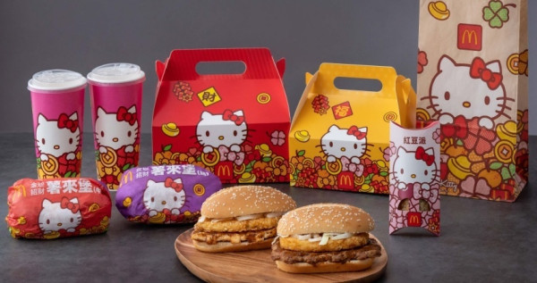 麥當勞有Hello Kitty！2024春節限定「麥當勞Kitty包裝」台灣就有，春節回歸「紅豆派、金迎招財薯來堡」速食控終於等到。