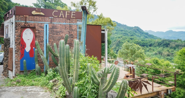 真的不是美術館！最有個性的南投咖啡廳「鐵帽咖啡館」，賣的是生活態度不是咖啡。