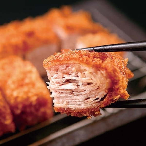 肉肉控準備開吃！日本最高人氣「晴木千層豬排 Kimukatsu」年底插旗微風南山，25層超多汁千層豬排保證讓你流口水。