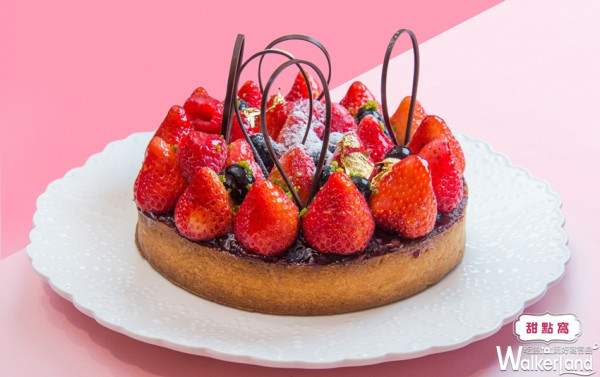 一不小心就會一口接一口的草莓堅果巧克力！「莓好」系列甜點季節限定提供。