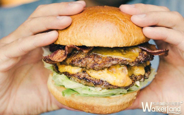 漢堡控必吃「買一送一」！TGI FRIDAYS星期五餐廳推出「美式漢堡買一送一」優惠活動，就是要搶攻漢堡控的胃。