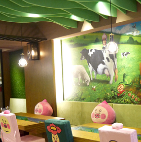 全球第一家！「醜比頭主題餐廳」台北東區試營運，內部裝潢大公開！