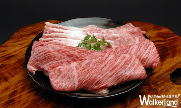 肉肉控等了日本和牛十四年！台南晶英酒店首批日本和牛就推出最高等級「和王BMS12」，讓你吃到奢華珍稀的日本和牛。