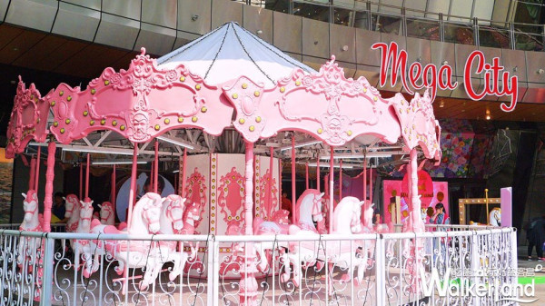 板橋網美一定要拍「粉紅嘉年華」！板橋大遠百強勢推出絕美粉紅樂園，期間限定粉嫩打卡點要讓少女心噴發。