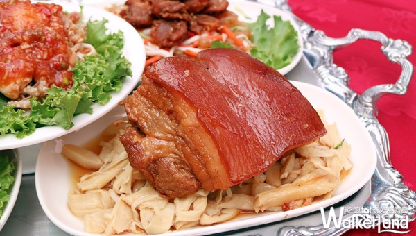 吃貨老饕一定不能錯過！2018 台南美食節推出「阿霞飯店總舖師辦桌」不用1000元就可以吃的到，台南在地人都想知的府城「食」魅力。