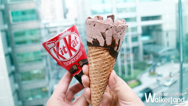 巧克力控尖叫中！熱銷200億條的KitKat巧克力推出「雀巢KitKat巧克力旋風甜筒」，現在只有全家超商才買的到。