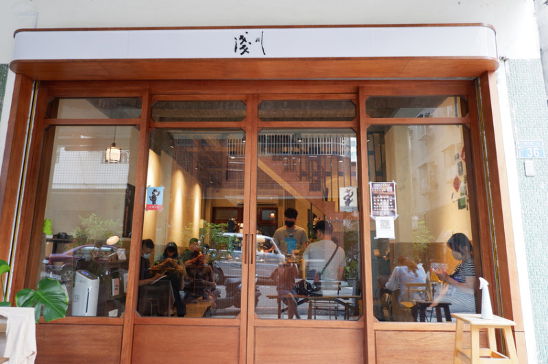 淺川 Asakawa _ 承襲老臺中舊城區復古風情的新世代咖啡館