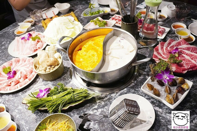 泰式火鍋。吃泰菜就是一定要酸香無比的冬蔭功──泰滾ROLLING THAI