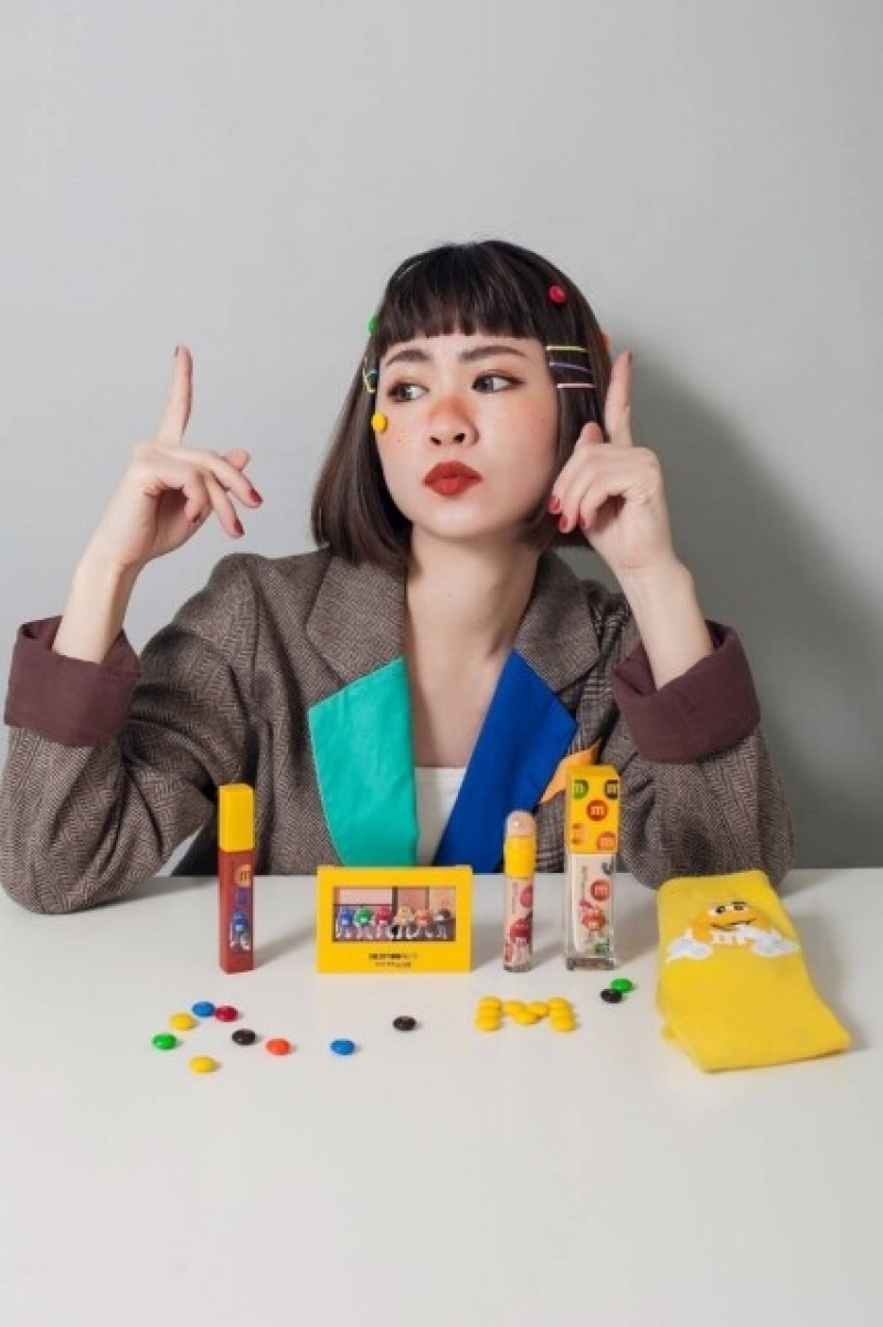 【阿麗化妝術】MAYBELLINE媚比琳 x M&Ms巧克力豆推出可愛爆棚聯名限量彩妝！