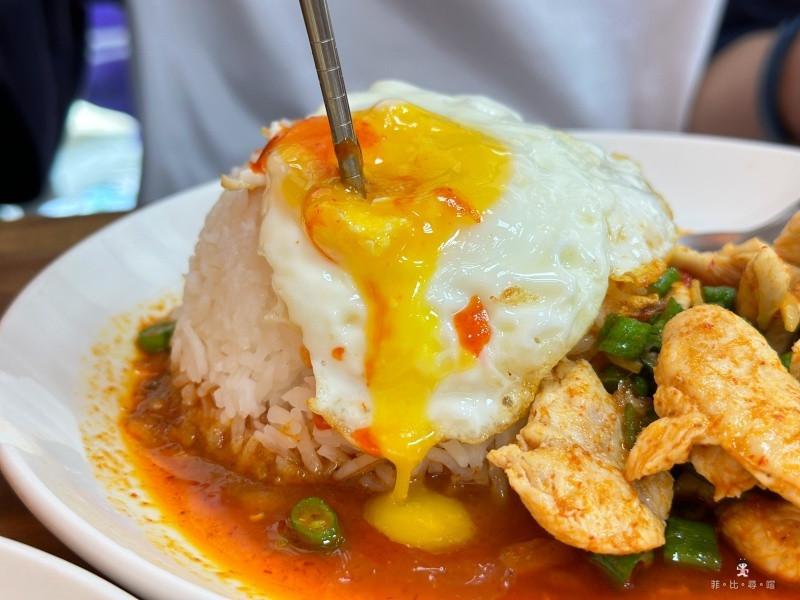 泰樂泰國料理 道地的泰式料理只要銅板價 用餐時段一位難求呀！