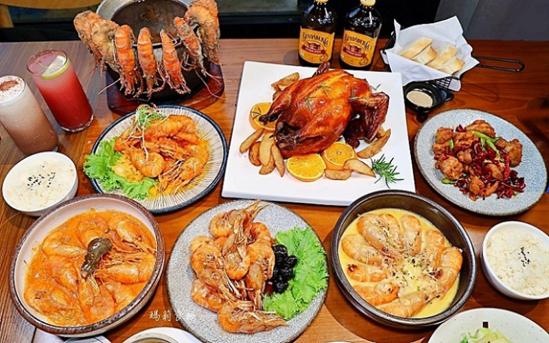 鴻龍宴｜大船開進餐廳現撈泰國活蝦！融入各國的料理風味的全蝦宴、琥珀烤全雞都必吃