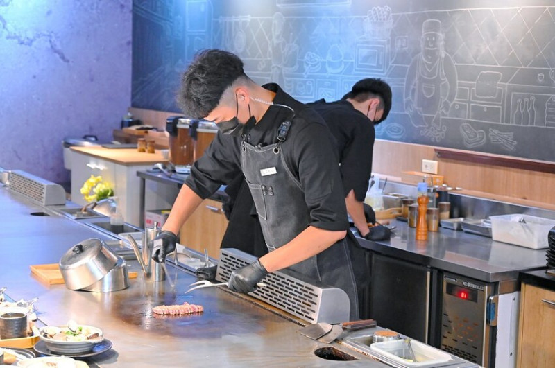 台中海線質感鐵板燒 日式定食風格+精緻排餐 型男主廚當家料理/薪笈鐵板燒