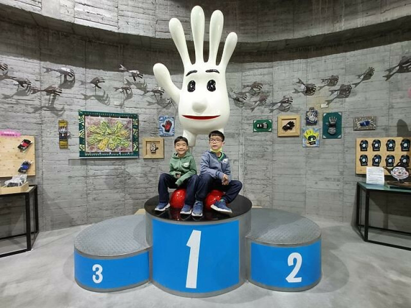 台灣手套博物館| 彰化親子景點．世界最大手套在這裡！多樣互動遊戲超好玩！