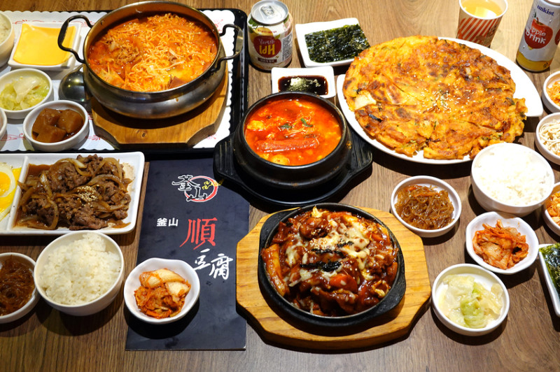 有免費茶飲的好吃西門町韓式料理個人套餐、西門韓式個人鍋物-釜山順豆腐，一個人就能開吃的平價韓式料理套餐
