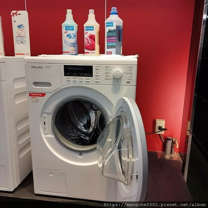 Miele洗衣機-嘉儀家品展示中心試洗、試烘體驗，現場還有濃濃奶泡的拿鐵可以喝