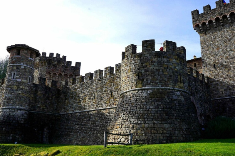 美國價值4000萬美元的Castello di Amorosa中世紀主題酒莊