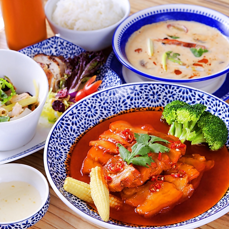 【窩客島周三小食堂】冬天就來嚐一口酸辣夠勁的泰式料理！
