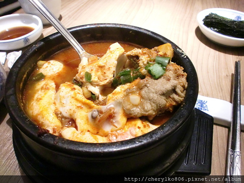 【台北】小菜無限續點的韓式豆腐鍋--豆腐村