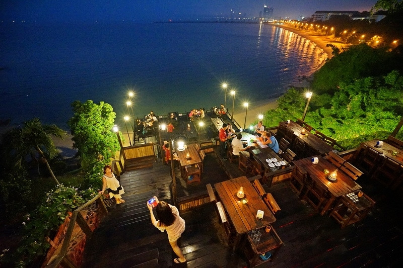 [泰國芭達雅美食] RIMPA LAPIN PATTAYA 懸崖餐廳  絕美浪漫海景不能錯過 @跳躍的宅男