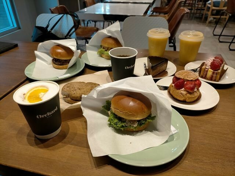 Orchard CAFE~中山國小站咖啡館．香醇咖啡搭配美味漢堡．清新綠意讓人擁有好心情