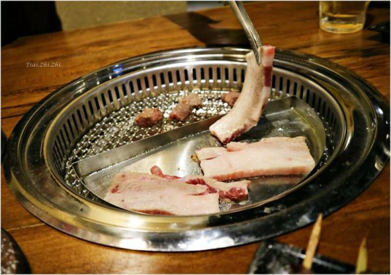 [新北三重]米炭火燒肉小酒館|單點式DIY自己烤燒肉、串燒、食事、炸物（捷運菜寮站2號出口）