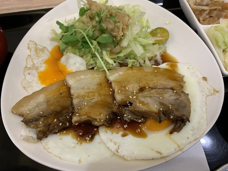 【食記】台北捷運中正紀念堂站。曉食堂~好吃又大份量的定食
