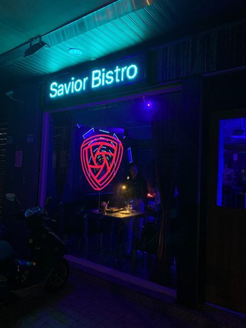 [ 台北美食 ] 西門町特色酒吧星期五來一點小酌吧 - Savior Lounge Bar救世主小酒館