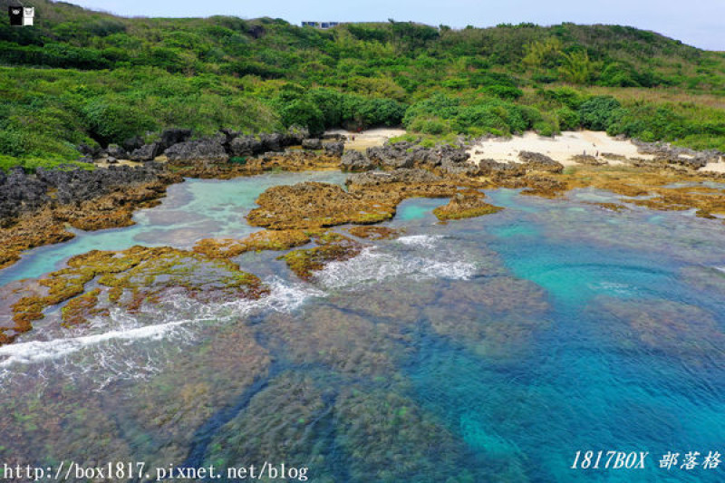 【屏東。恆春】墾丁小巴里島灘岩。網友稱為台版的馬爾地夫。絕美粉淺藍的海水