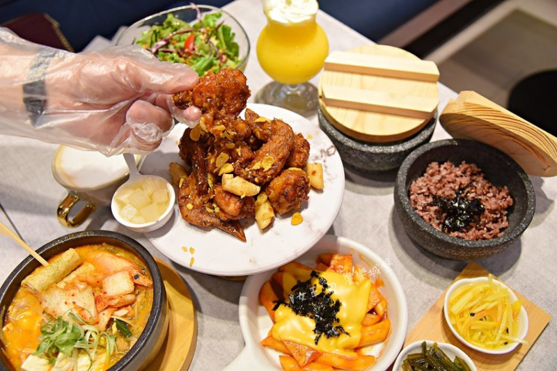 饗韓 食尚饗食 ll 台北大安 忠孝敦化韓式料理，給你創新、用心的韓式料理，網美店裡吃正統韓國炸雞，給你不同的用餐感覺，讓愛吃韓式料理的吃貨多了一個新選擇 !
