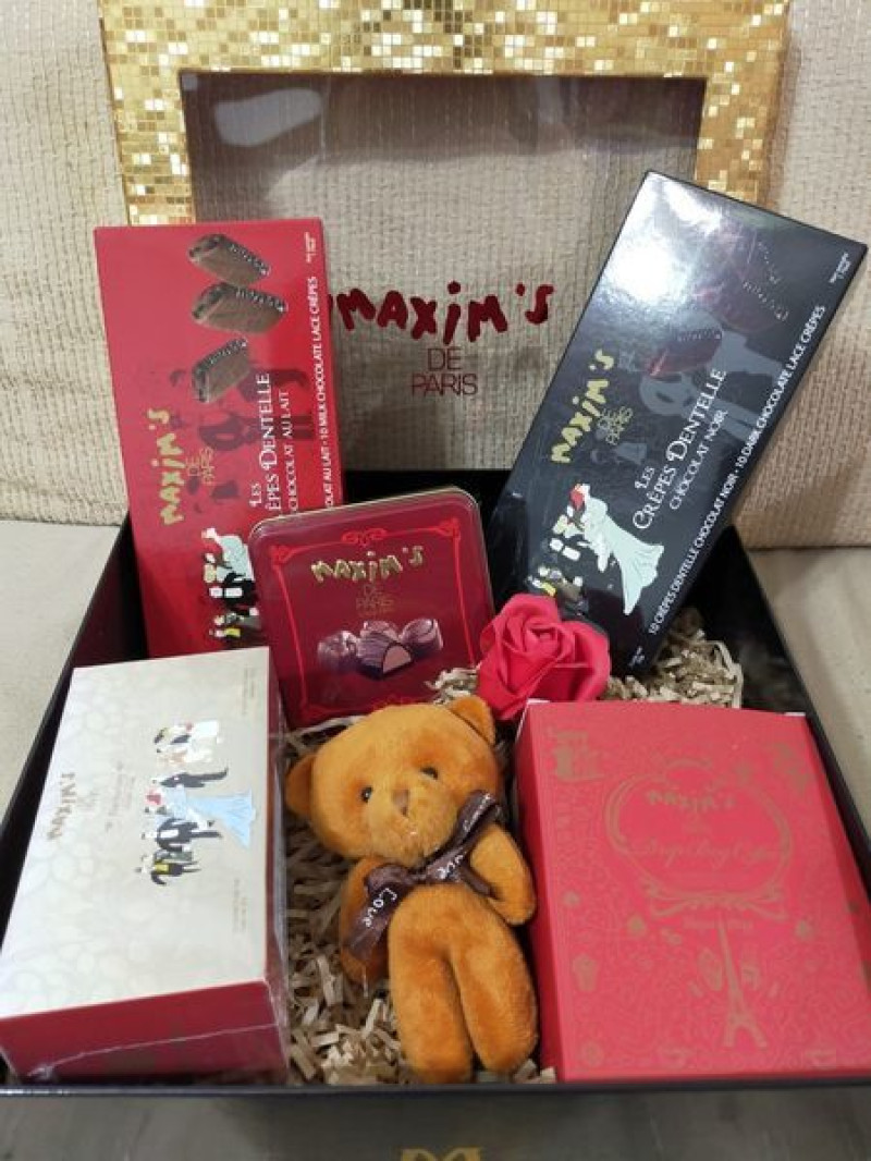 母親節送禮推薦---法國名產巧克力"maxims #馬克西姆月光圓舞曲禮盒 "