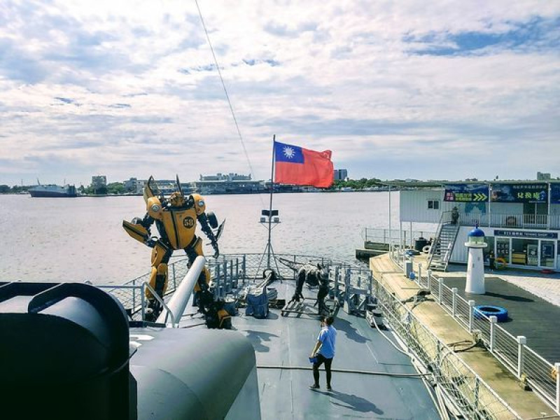 【旅遊】安平「德陽艦」當船長！鋼鐵機器人陪你飆科幻、玩穿越