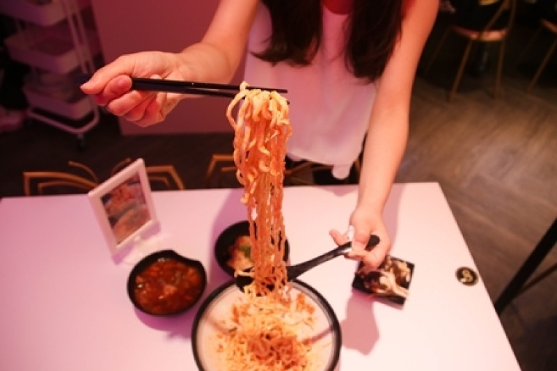 台北東區餐廳推薦大王麻辣乾麵，這樣的辣乾麵讓人印象深刻！