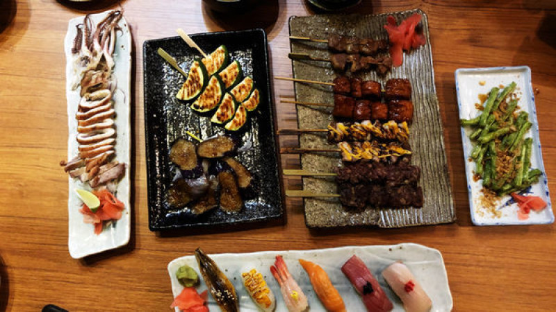 【台中西區】墨居酒屋 深夜食堂推薦，宵夜也能吃到生魚片，當季新鮮食材限量供應。