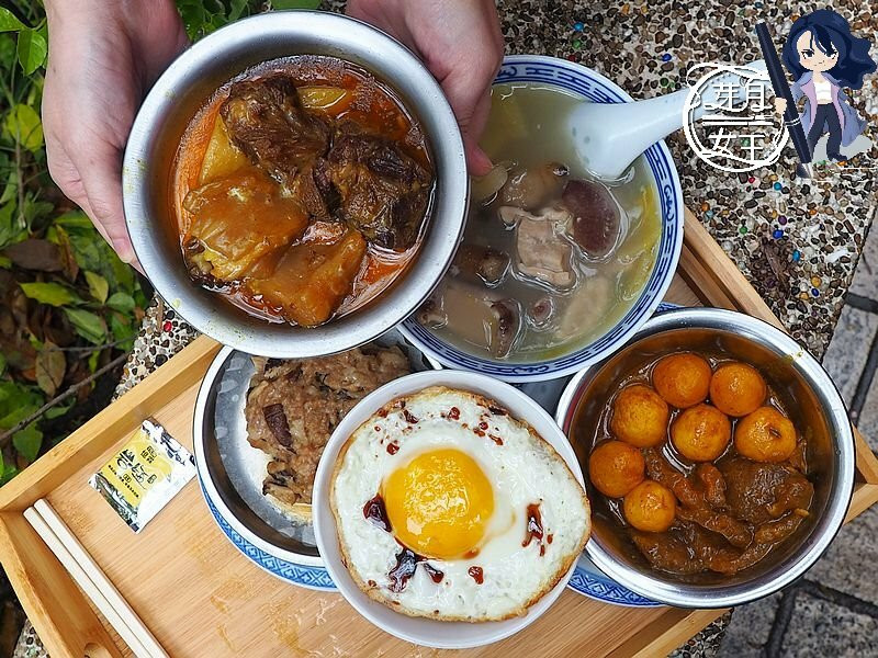 中壢也有香港人做的正宗香港靚湯，一大盤羊肋骨只要100元，還有銷魂的半熟蛋跟蒸肉餅！！