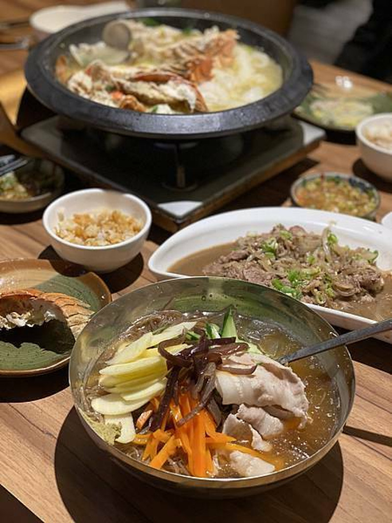 金鍋聚鍋物/烤物料理🌟基隆美食🌟靠近基隆火車站和市區🌟推薦韓式千層花朵鍋🌟