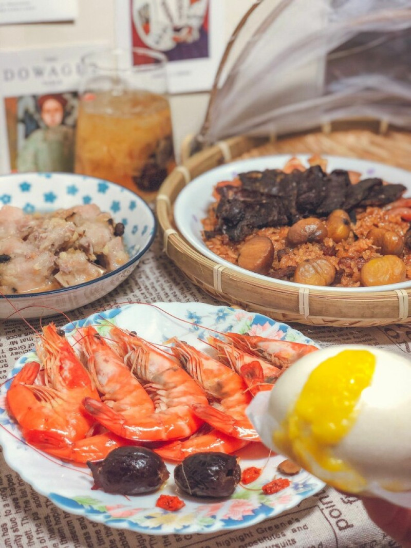 『港式料理』-《萊記Lai Chi》在家吃五星級主廚的港式料理，爆餡的鳳凰流沙包跟栗子臘腸米糕~