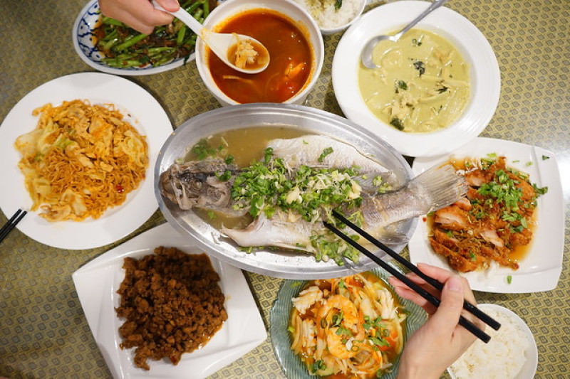 台中美食~泰品泰式料理 地道的街邊泰國菜 平價的銅板美食分享給跟我們一樣想念泰國的你們