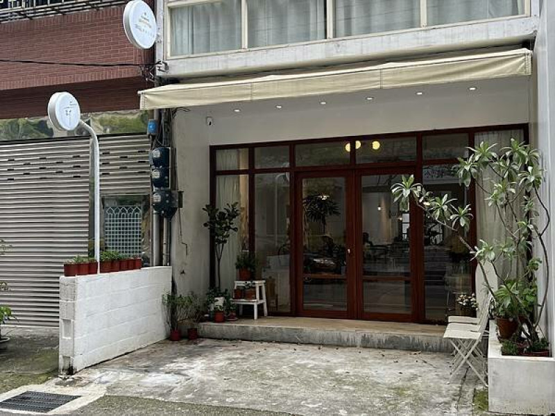 桃園平鎮-隱身在住宅區，預約制的純白韓系咖啡廳
