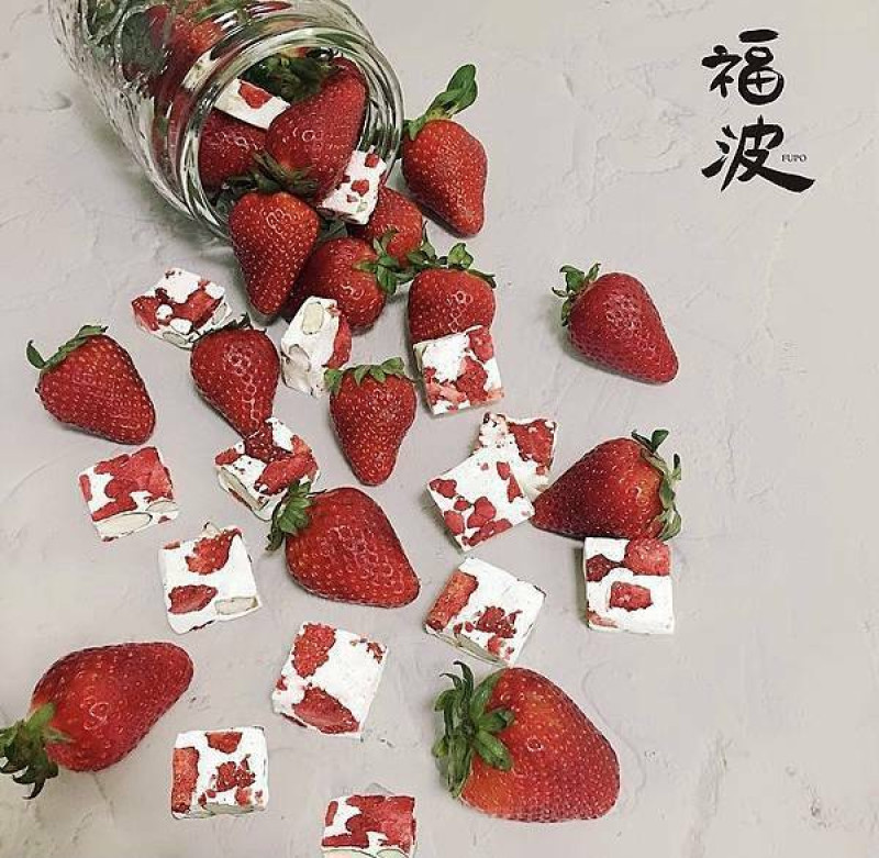 草莓季甜食來襲！牛軋糖推薦！福波食品，限定款草莓牛軋糖，使用整顆草莓手工製成的甜美滋味！